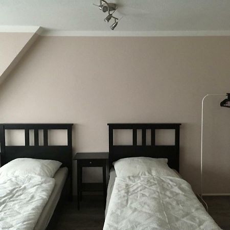 Gasthaus Kaiserhof, Zimmer & Appartament Бутадинген Екстериор снимка