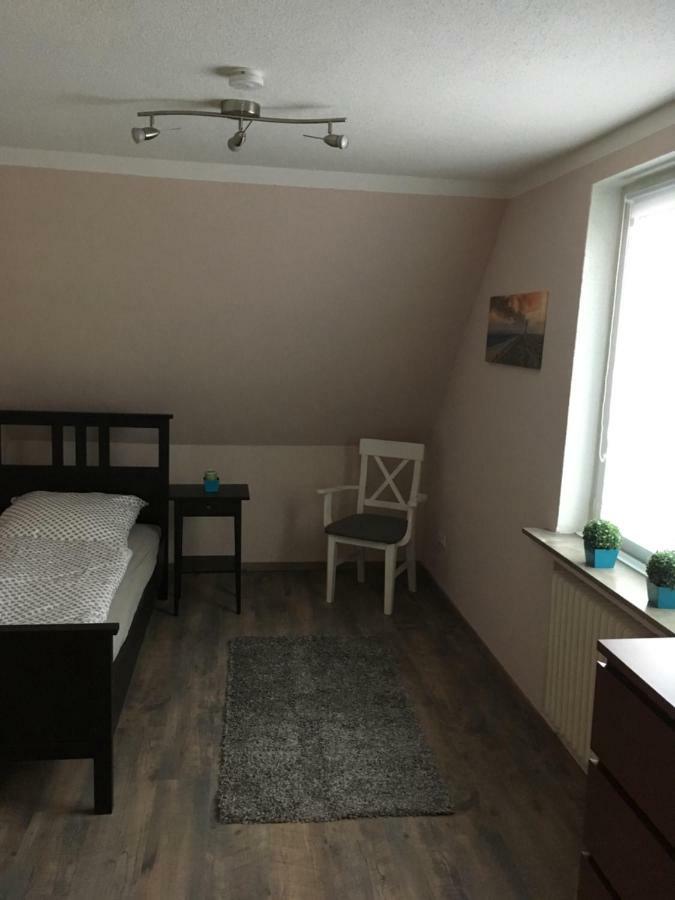 Gasthaus Kaiserhof, Zimmer & Appartament Бутадинген Екстериор снимка