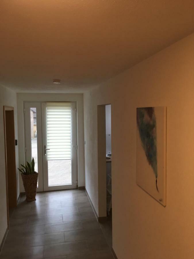 Gasthaus Kaiserhof, Zimmer & Appartament Бутадинген Екстериор снимка