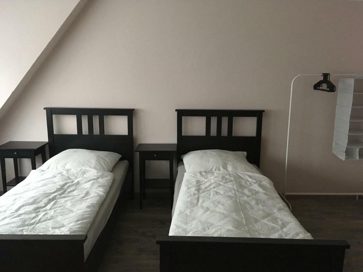 Gasthaus Kaiserhof, Zimmer & Appartament Бутадинген Екстериор снимка
